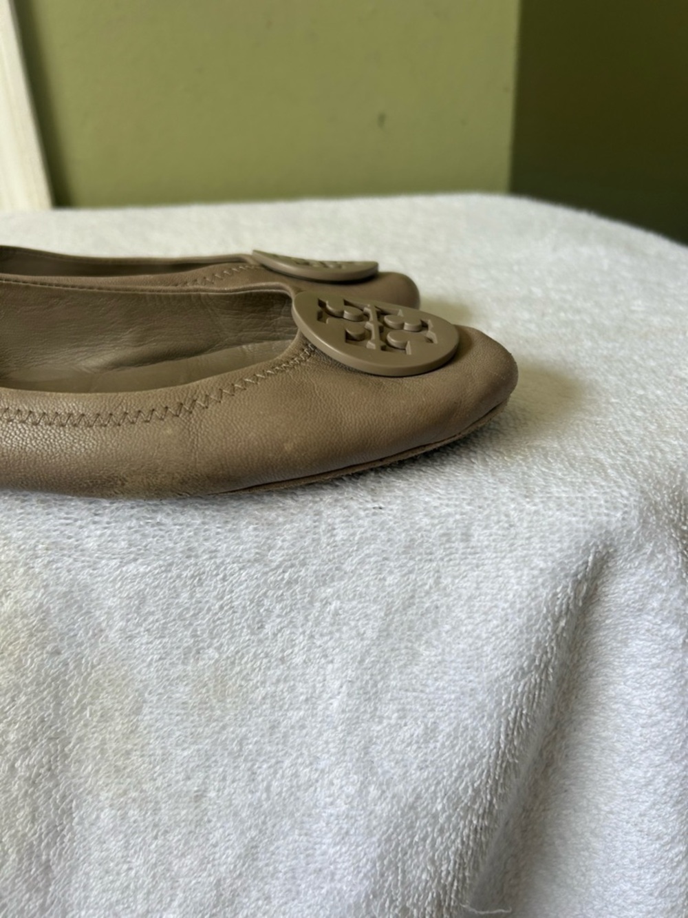 Tory Burch Taupe Leather Logo Medallion Ballet Flats - Picture 3 of 16